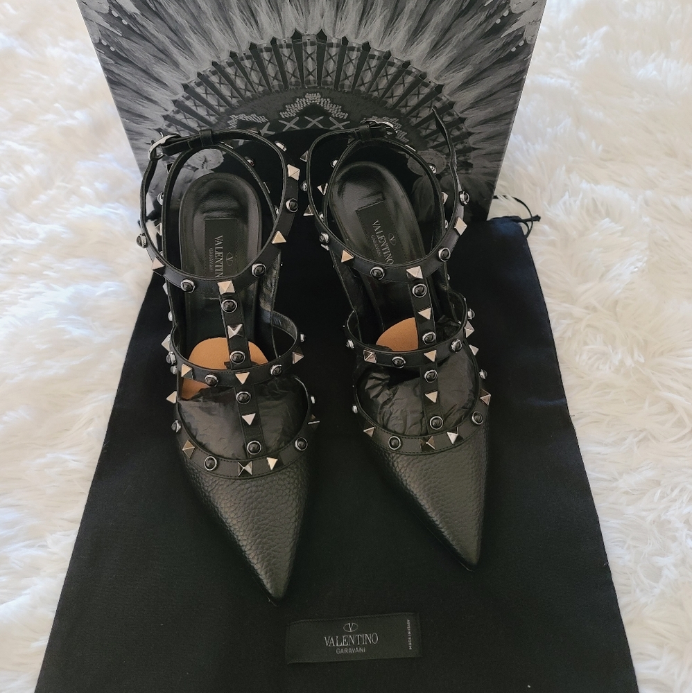 Valentino Garavani Rock Stud Rolling Noir Heels